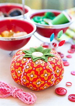 Tomato Pincushion Kit - Red & Pink